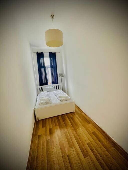 Spacious 2br Apt, Only 10min To Westbahnhof Apartment Wien