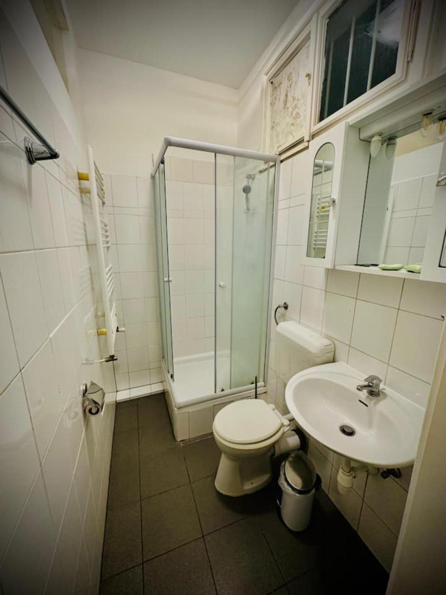 Spacious 2br Apt, Only 10min To Westbahnhof Apartment *