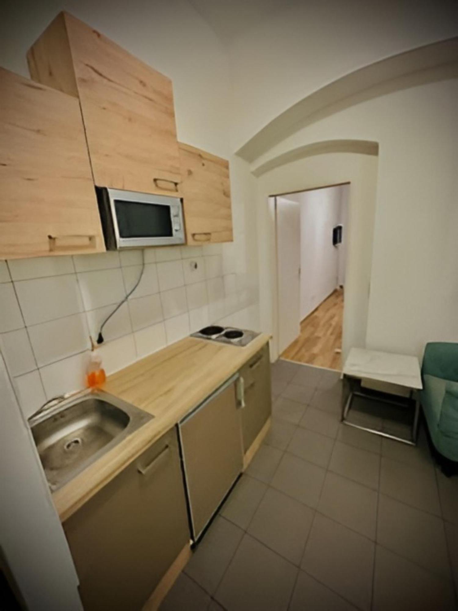 Spacious 2br Apt, Only 10min To Westbahnhof Apartment